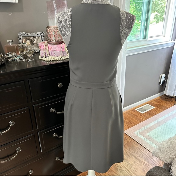 Banana Republic Sleeveless Gray Button-Front Faux Belted Dress Size 4 - Picture 8 of 12
